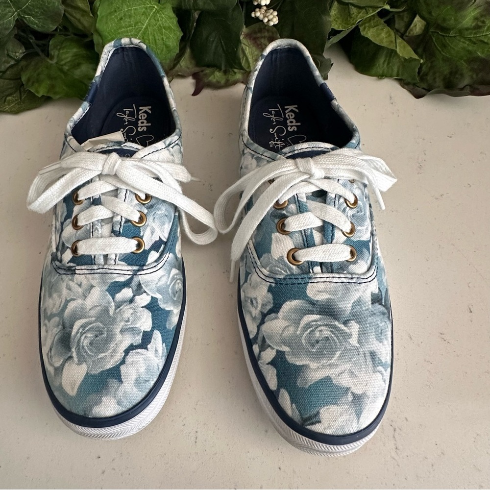 Keds Taylor Swift Floral Lace-Up Canvas Sneakers Size 6.5 US Blue & White